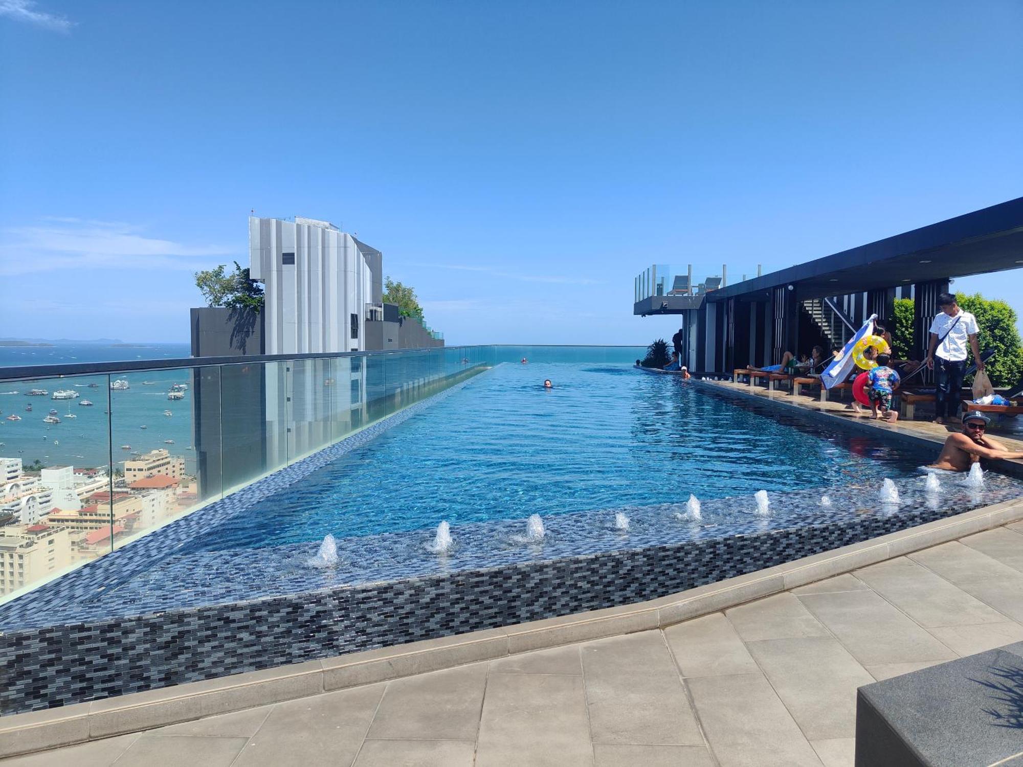 The Base Pattaya Condo By Platoo Exterior photo